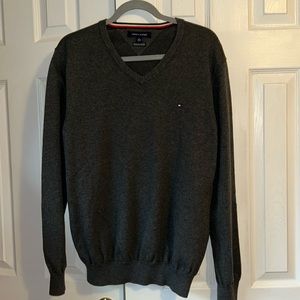 Tommy Hilfiger Men’s XL V Neck 100% Cotton Gray Logo Long Sleeve Sweater